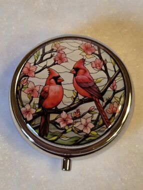 New Cardinal Bird Round Pill Box